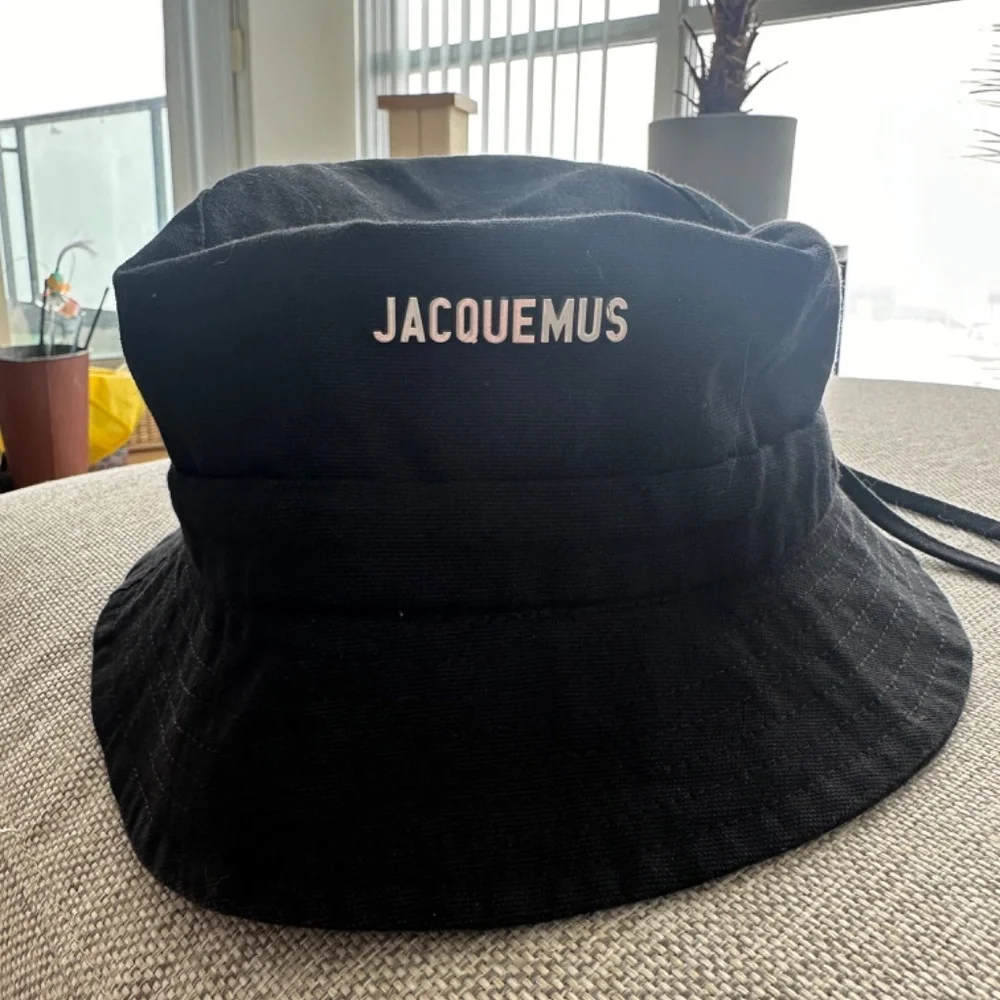 Jacquemus Bucket Hat - Black Les Classiques 'The Gadjo' Bucket Hat - Picture 4 of 6